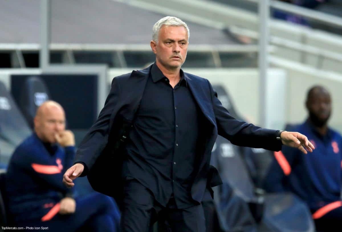  L’AS Rome a créé la surprise mardi en annonçant la nomination de José Mourinho au poste d’entraîneur, à compter de la saison 2021-2022.