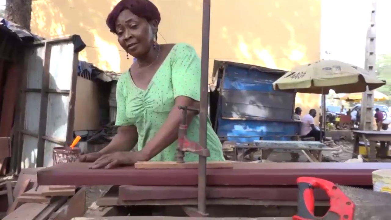 Dame de Fer : « les gens se moquaient de moi mais j’ai suivi ma formation » dixit cette menuisière
