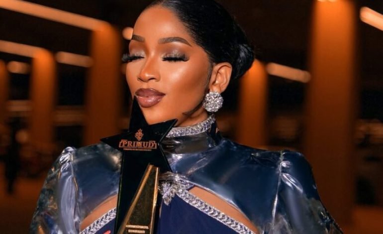  La Renaissance 2025 : Djelykaba Bintou écrit une nouvelle page de l’histoire musicale guinéenne